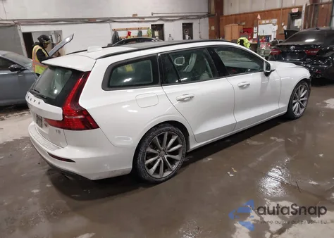 2020 Volvo V60 T5 Momentum из США, поврежденный, VIN YV1102EK7L2394867